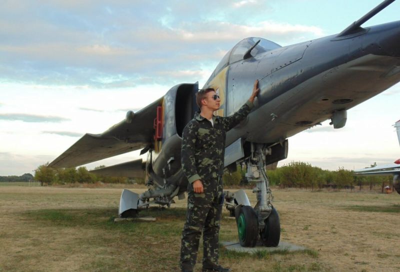 Загина един от най-добрите военни пилоти на Украйна - Антон