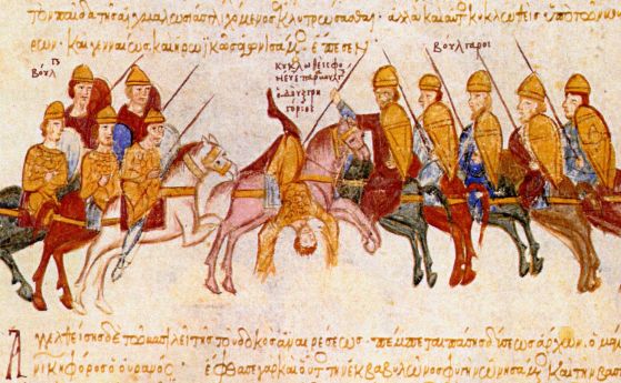 Българи убиват солунския дук Григорий Таронит.