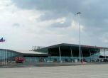 Мигрант се покатери на случайна цистерна и се озова на летището в Пловдив
