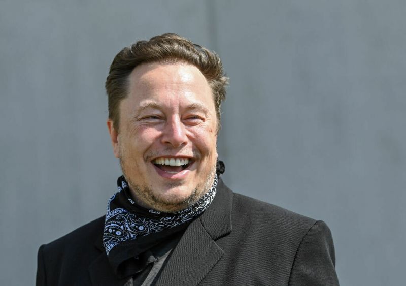 Собственикът на SpaceX и Tesla Илон Мъск възнамерява да купи