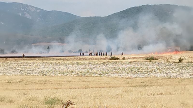 Гори военният полигон в Казанлък. В близост е вилната зона на града.