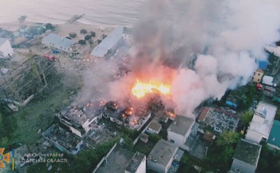 Взривове в Одеска област и Николаев, разрушени са къщи и почивна база