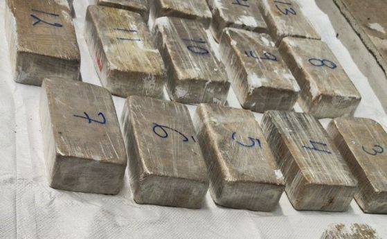 Над 28 кг наркотици откриха в автобус на ''Малко Търново'', трима са задържани