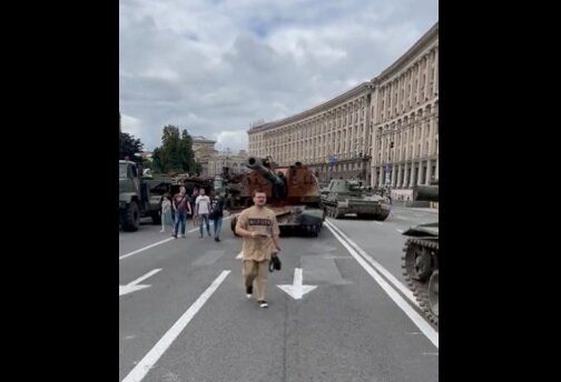 Парад-изложба на плячкосана руска военна техника се подготвя в Киев,