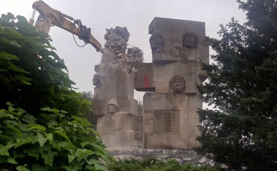 Премахването на паметника в Бжег в Югозападна Полша започна днес