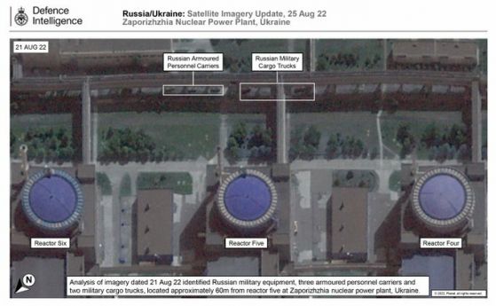 Руски бронетранспонтьори на метри от реакторите в Запорожие