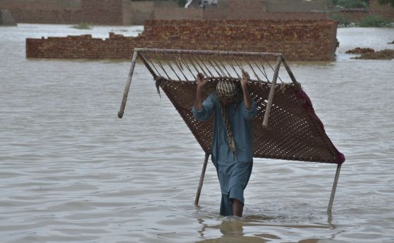 Повече от 33 милиона души са засегнати от историческите дъждове