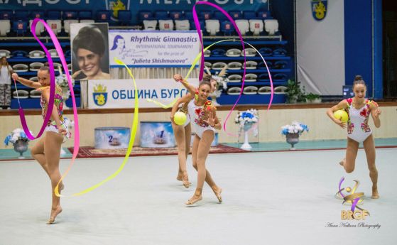 Ансамбълът на България спечели титлата в многобоя на Световната чалънжд купа по художествена гимнастика в румънския град Клуж. 
