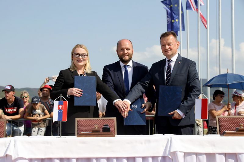 Министрите на отбраната на Полша, Чехия и Словакия подписаха споразумение,