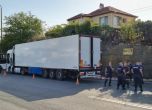 В Бургас заловиха 88 мигранти в ТИР с македонска регистрация (обновена)