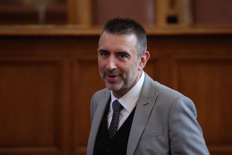 Сценаристът Ивайло Вълчев се завърна в политиката като водач на