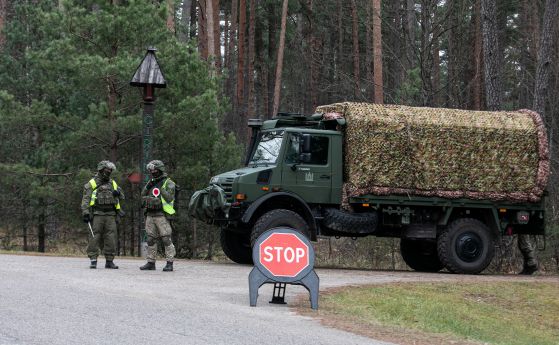 Литва вдигна 4-метрова ограда с бодлива тел по границата си с Беларус