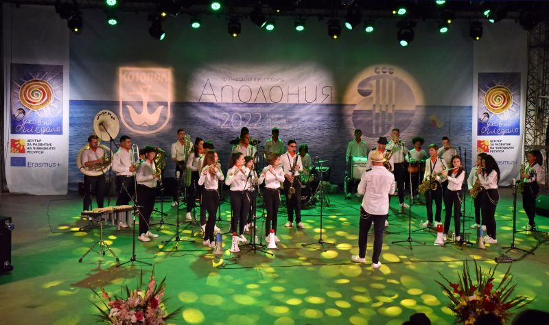 Страхотните 28 деца от ученическия духов оркестър от Велико Търново