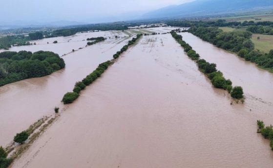 Порой наводни пет карловски села, евакуират бедстващите (обновена)