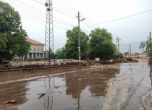 Десетки евакуирани от наводненията в Карловско, петима - с хеликоптер
