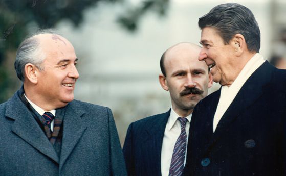 Павел Плажченко с Михаил Горбачов и Роналд Рейгън