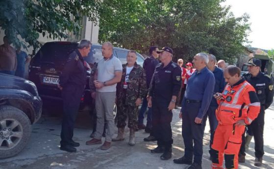 Президентът Румен Радев посети пострадалите от проливните дъждове в петък