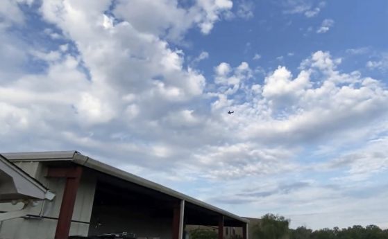Самолетът кръжи над Тюпелоу, Мисисипи
