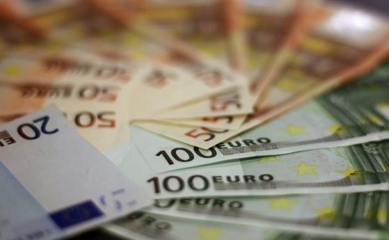 Еврото рухна до 20-годишно дъно след спирането на 'Северен поток 1'