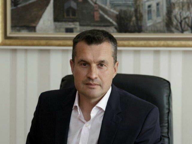 Договори за адвокатски услуги за над 400 000 лв. са