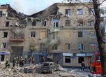 Нашествениците разрушиха жилищна сграда в Харков, пожар в петролната база в Кривой Рог