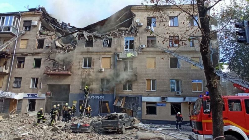 Жилищна сграда в центъра на Харков е разрушена в резултат