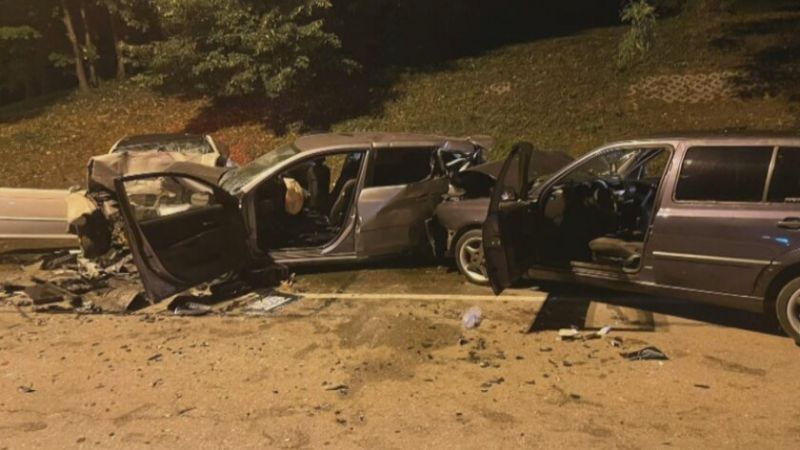 Човек загина, а още девет са ранени при тежка катастрофа