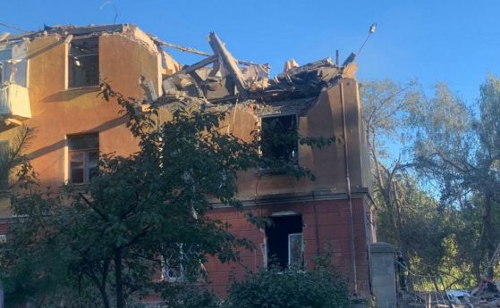 Руските нашественици са ударили училище и жилищна сграда в Славянск