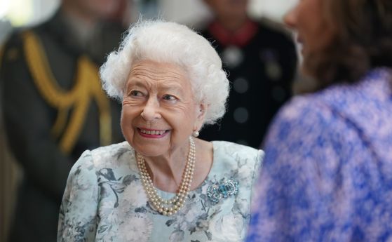 Кралица Елизабет II е под лекарско наблюдение в резиденцията Балморал