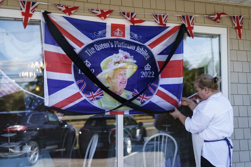 почина Елизабет Втора