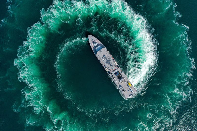 Снощи румънският миночистач Лейтенант Димитрие Николеску се удари в носеща