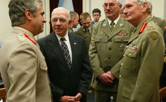 Генерал Мечислав Ченюх (вторият отдясно наляво)
