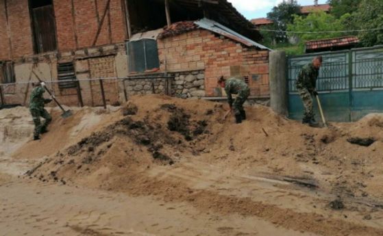Очаква се днес в най пострадалите от наводненията села Каравелово Богдан