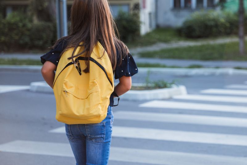 Автомобил помете 15-годишна ученичка на пешеходна пътека в Русе, докато