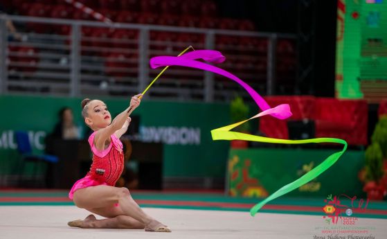 Изумителната Стилияна Николова прави фурор на световното