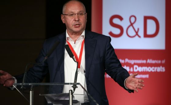 Сергей Станишев говори на среща на върха на европейските социалистически партии в Париж 2021 г. 