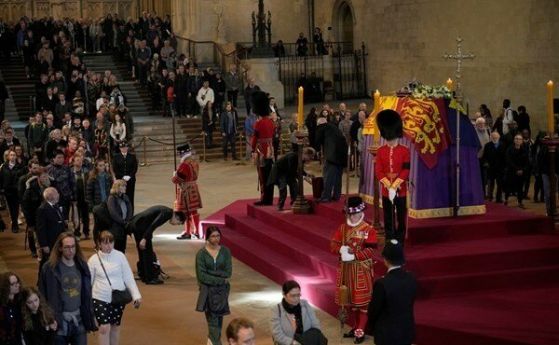 Великобритания се сбогува с кралица Елизабет II В 11 часа