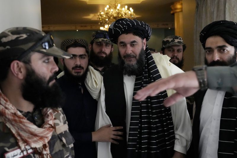 Съединените щати освободиха от затвора талибанския племенен лидер и известен