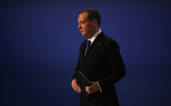 Медведев притиска сепаратистите в Украйна да се присъединят към Русия ...