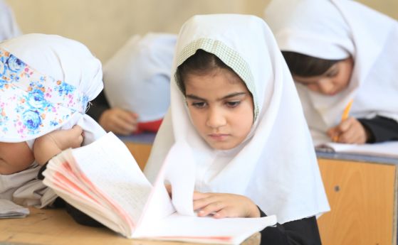 Талибаните назначиха нов министър на образованието, момичетата отново нямат право да учат