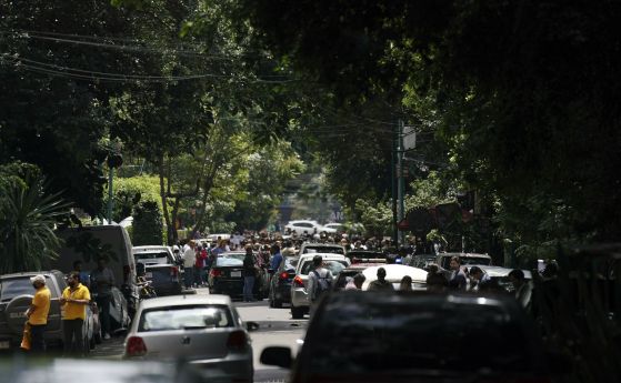 Двама души са загинали при ново силно земетресение в Мексико