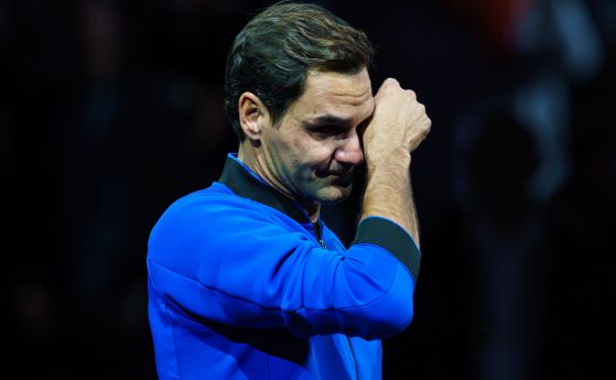 Федерер се сбогува през сълзи с тениса