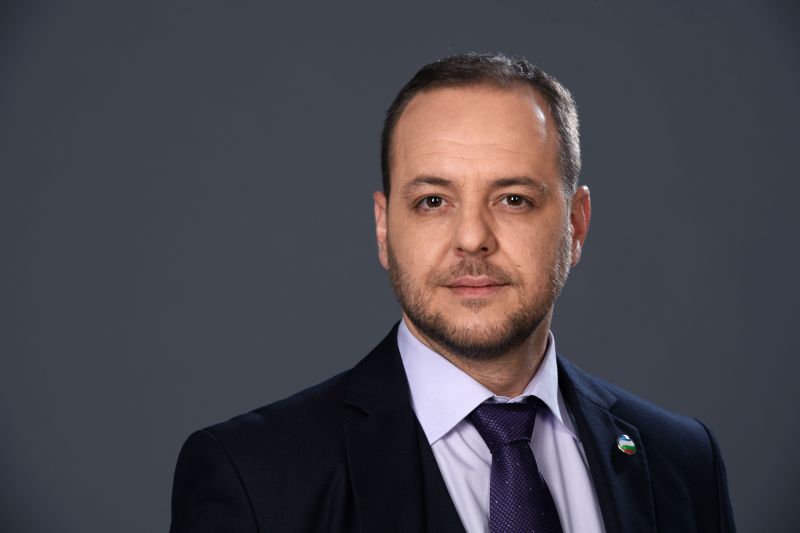 Борислав Сандов е депутат от български политик, народен представител в