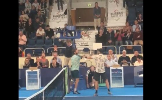 Български и френски тенисист почти се сбиха след мач, разтърва ги съдията (видео)