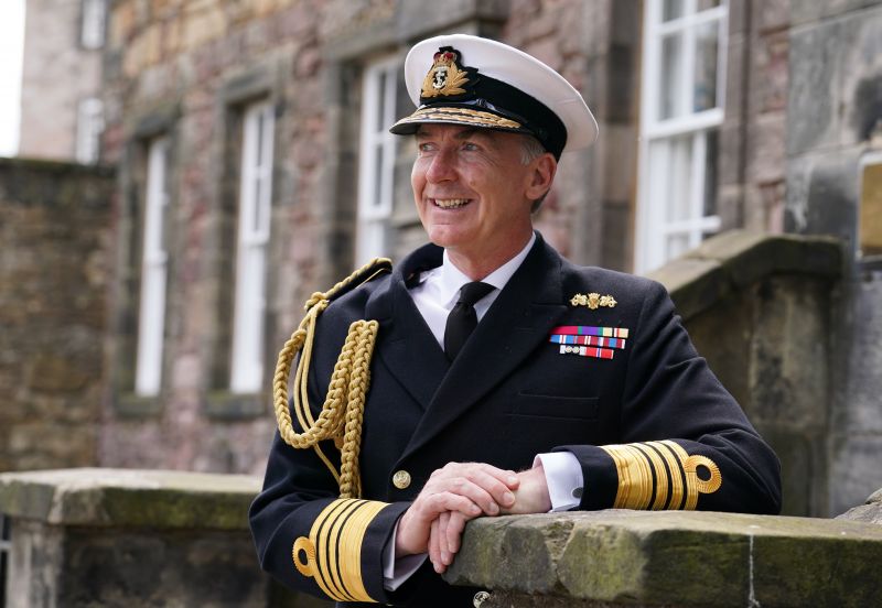 Командващият британските въоръжени сили адмирал Тони Радакин предупреждава за възможностите