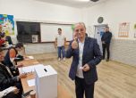 Ахмед Доган гласува и предвеща, че бъдещето не е розово