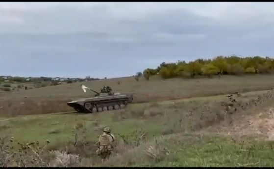 Украйна твърди, че екипажът на танка се е предал, след като танкистите договорили с ВСУ продажбата му.
