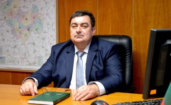 Георги Тронков. Той бе отстранен след решение на КПКОНПИ, но ГЕРБ отново го издигнаха за кмет. 