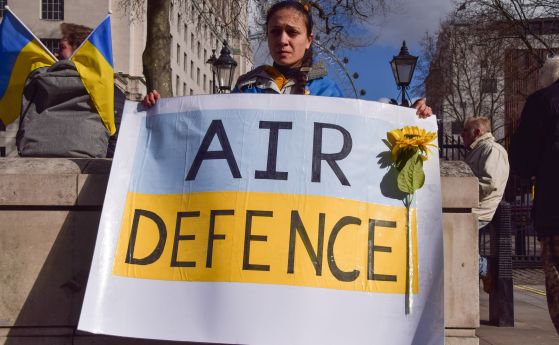 Джо Байдън обеща на Украйна модерни системи за ПВО в телефонен разговор със Зеленски