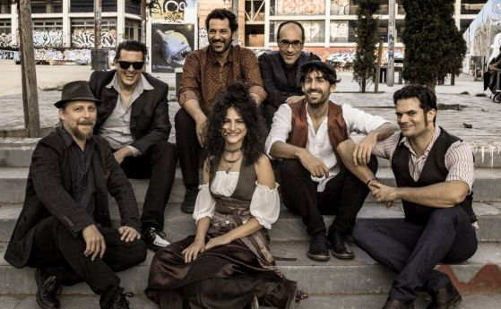 Огнената стихия Barcelona Gipsy balKan Orchestra се завръща за поредния си взривяващ концерт в София